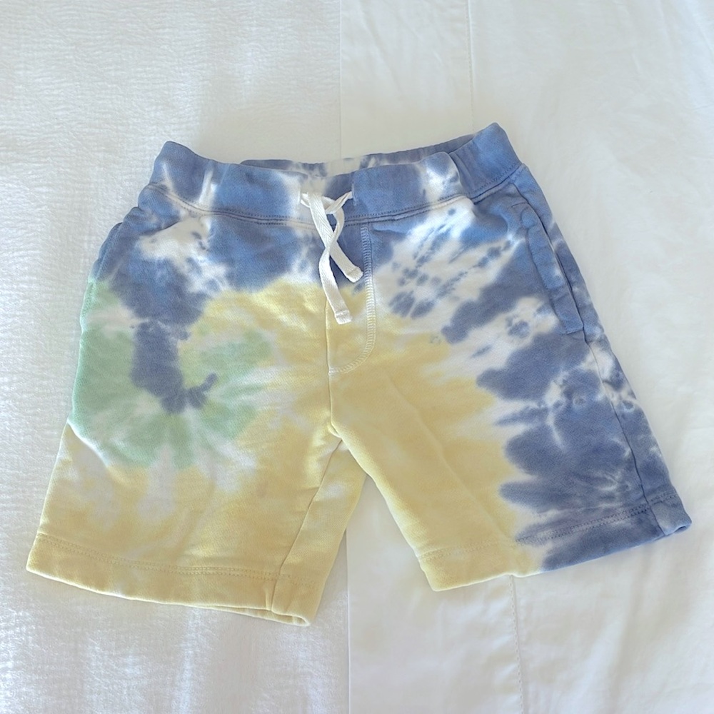 lightweight sunfaded french terry dock short in tie-dye.